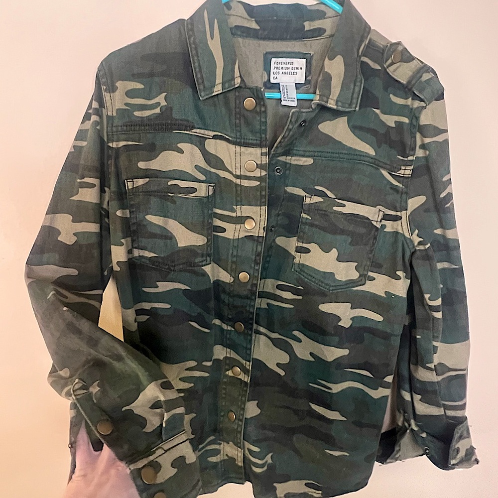 BNWOT Camo print Denim Jacket size Medium